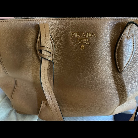 Prada hand bag - Picture 3 of 4